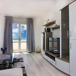 Conte Cikara Saricevi
